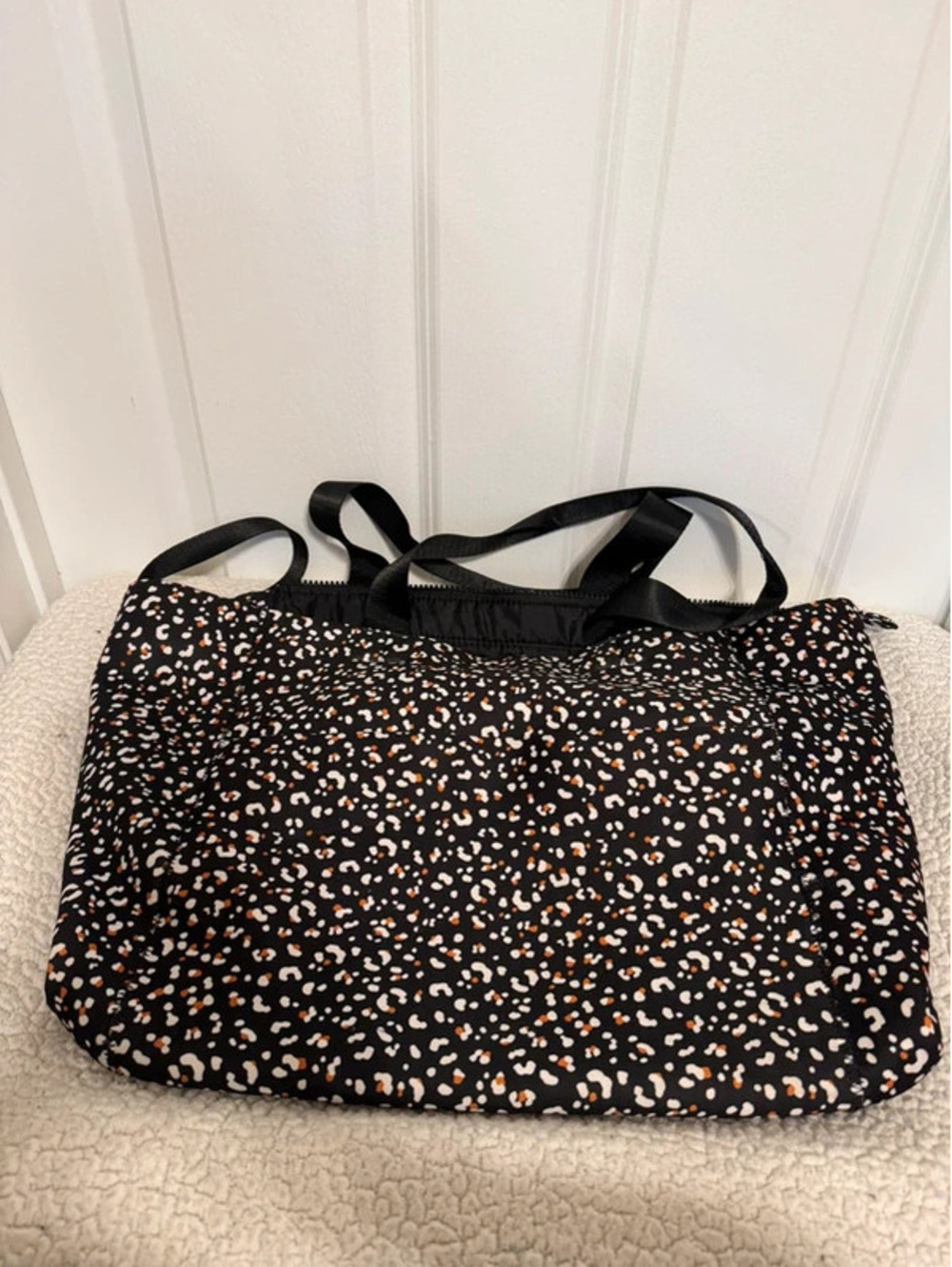 Shade & Shore Large Neoprene Zip Closure Bag